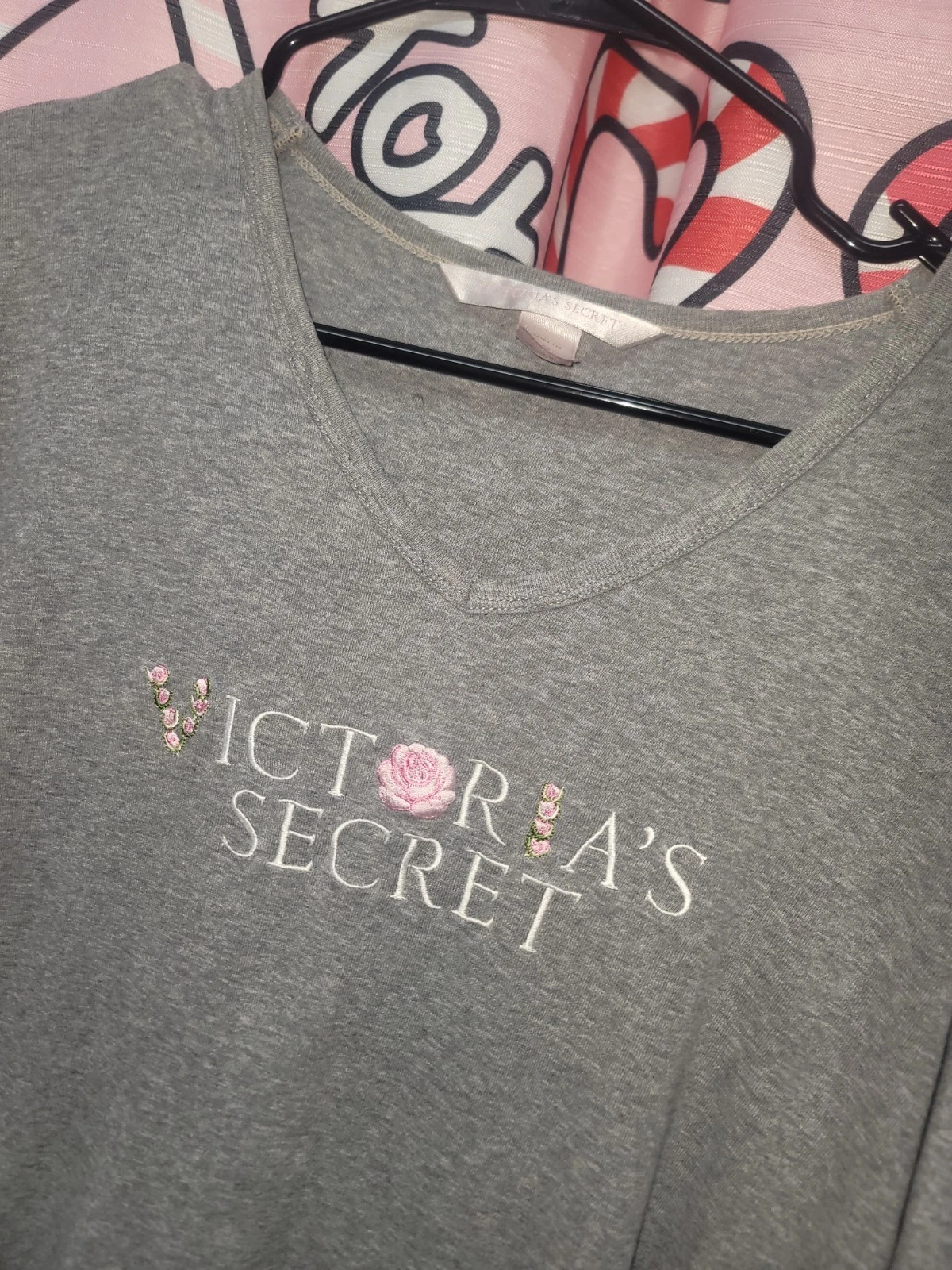 UNDERCOVER Abito da notte leggero Victoria's Secret ricamo floreale logo scollo a V medio