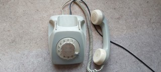 Telefon alt mit Wählscheibe