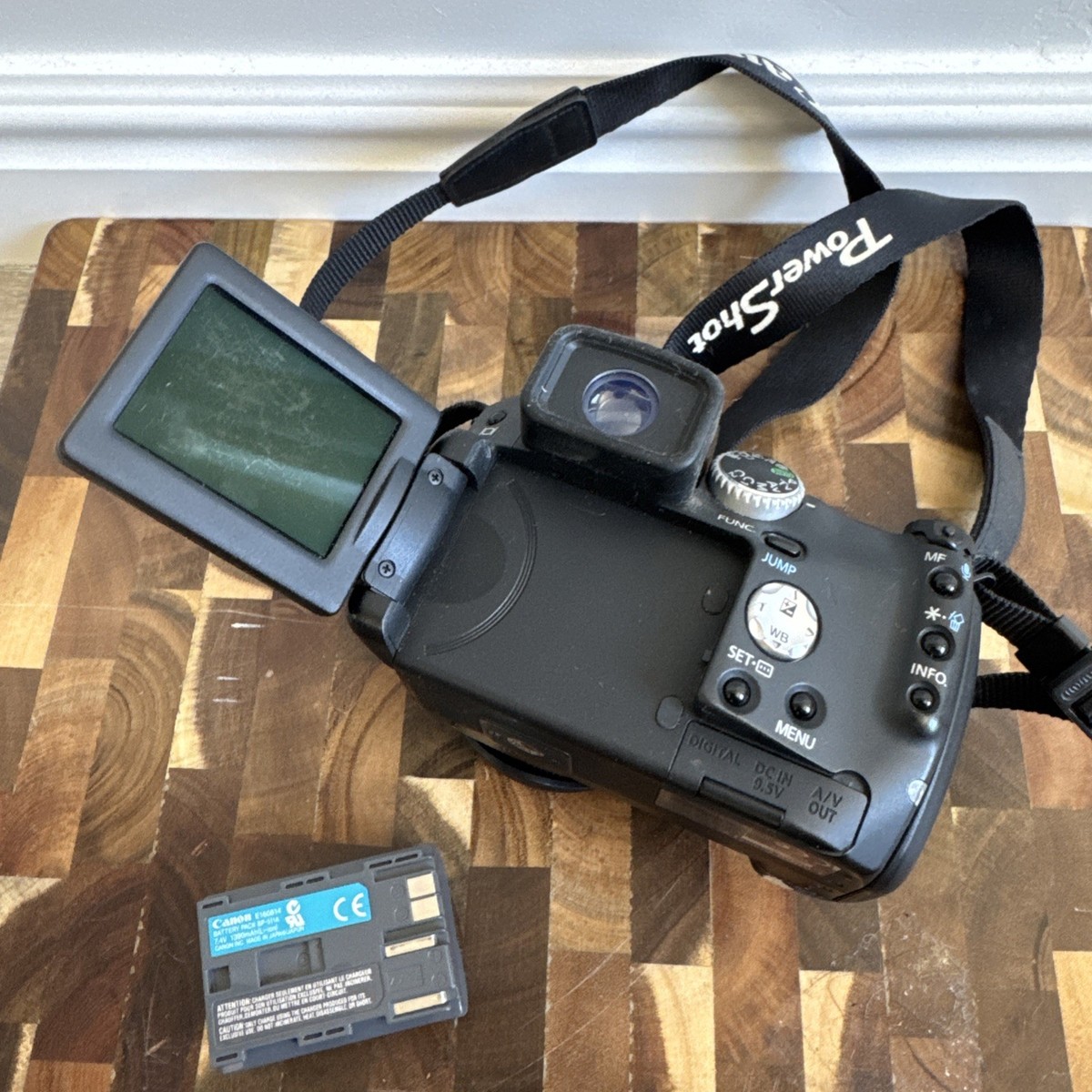 Canon PowerShot Pro1 Digital Camera Black 8.0 MP Auto Focus 7x
