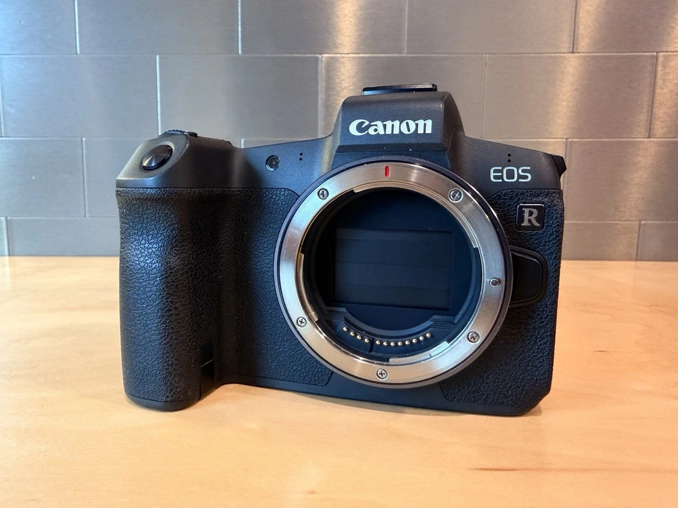 Canon EOS R Mirrorless Camera Body – Very Lightly Used – Excellent Condition - Image 2 of 4