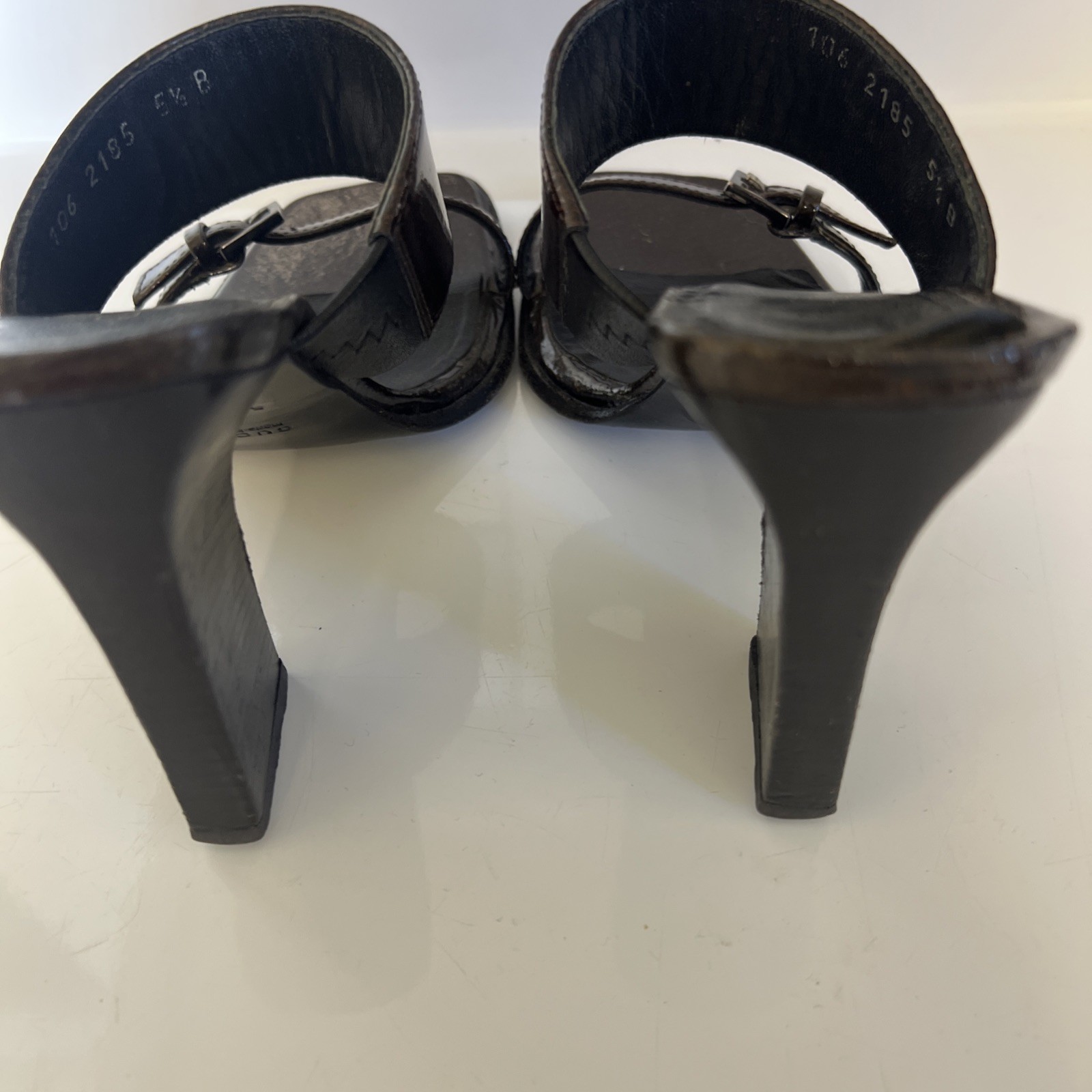 Gucci  Double strap Leather Slide On Mule Sandel Size 5 1/2 B