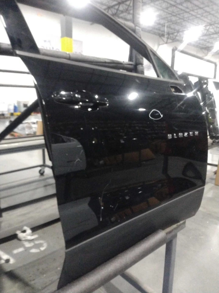 Conjunto de puerta delantera derecha usado se adapta a: Chevrolet Blazer 2019 delantero derecho gris Foto 2 de 4