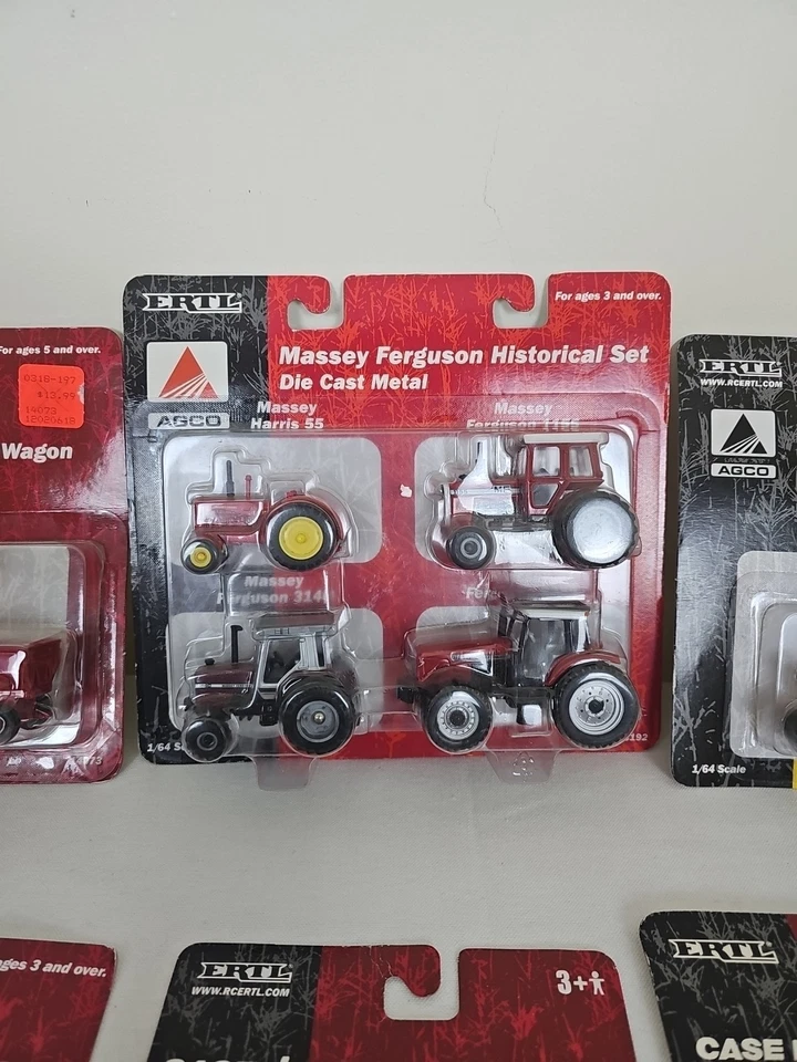 VINTAGE LOT OF 8 ERTL Tractors, FARMALL - Image 3 of 4