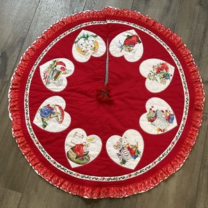 Vtg Cranston Mistletoe Mice Quilted Christmas Red Tree Skirt Lace Accent 35” D