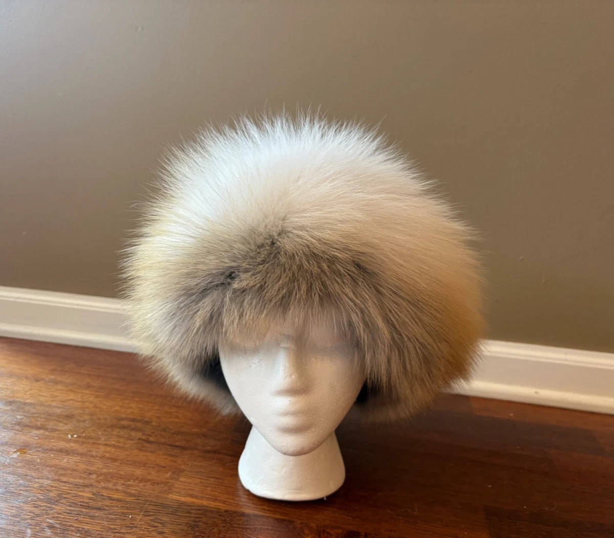 EUC IL TRENINO Luxurious White Fur Hat Womens Made in an Italy. Size S Fur White Hats for Women for sale | eBay main image 2