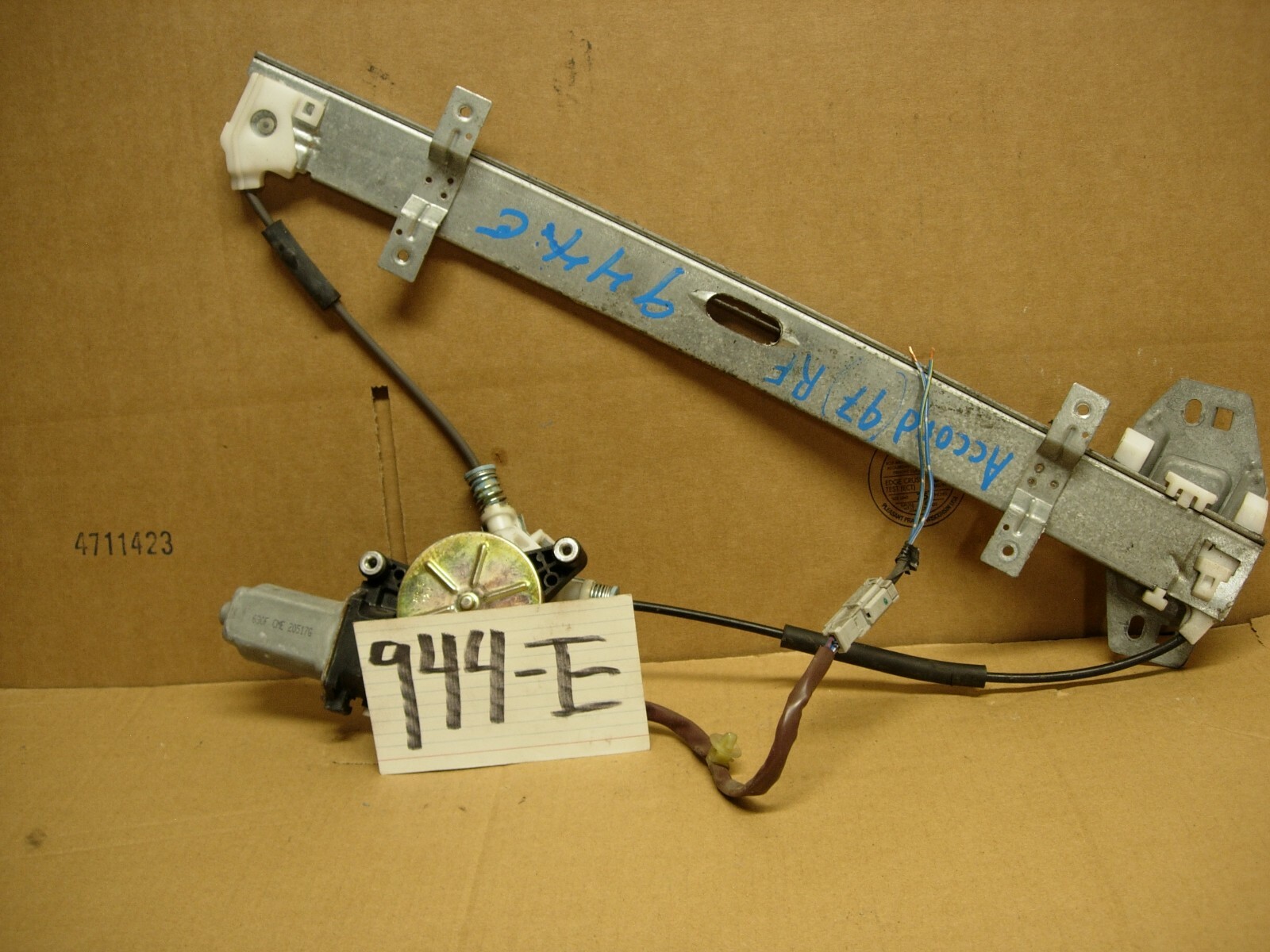 94 95 96 97 Honda Accord FRONT PASSENGER Window Regulator W/ Motor #944-E