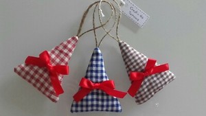 Decorazioni Natalizie Stoffa.Decorazioni Per Albero Di Natale 3 Alberelli Di Stoffa Con Fiocco Rosso Ebay