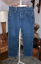 Men’s Sz. 34 x 32 (more like 33” x 31 ¾”) Wrangler Boot Cut Jeans