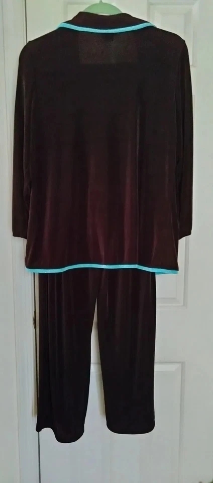 "Nuevo con etiquetas" Conjunto de chaqueta y pantalón marrón frente abierto CITIKNITS de dos piezas talla M Foto 3 de 4