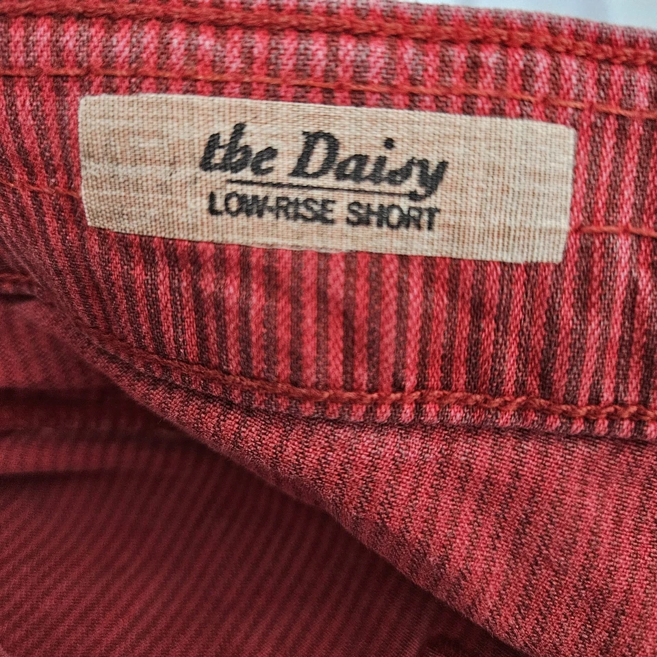 Pantalones cortos de mezclilla AG Adriano Goldschmied The Daisy para mujer 32 dobladillo deshilachado a rayas rojas  Foto 3 de 4