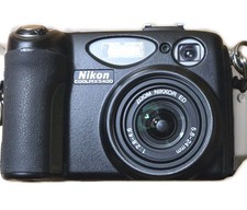 Nikon COOLPIX 5400 5.1MP Digital Camera W Battery Charger 3 Lenses Cf Card case