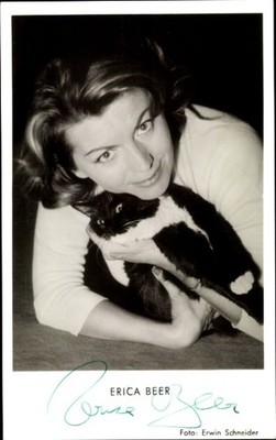 Ak Schauspielerin Erica Beer, Portrait, Autogramm, Katze - 10981875