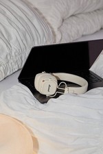 MARSHALL MAJOR V WIRELESS BLUETOOTH 5.3 ON-EAR FOLDABLE HEADPHONES Cream