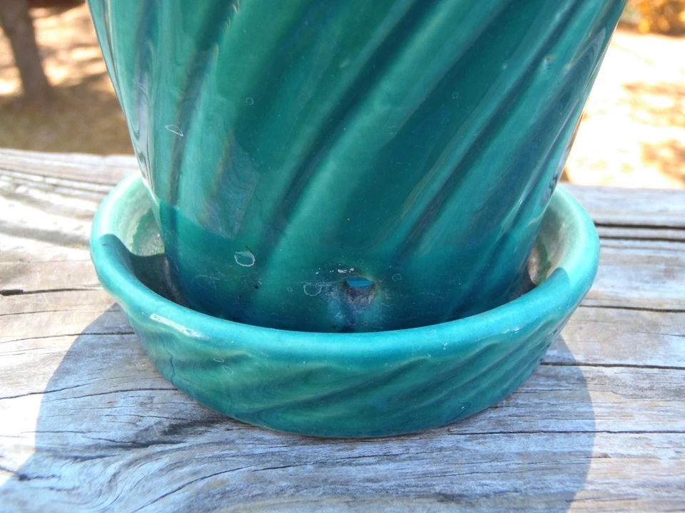 Vintage Shawnee Embossed Swirl Pottery 3.5" PLANTER FLOWER POT w/Attached Saucer - Image 4 of 4