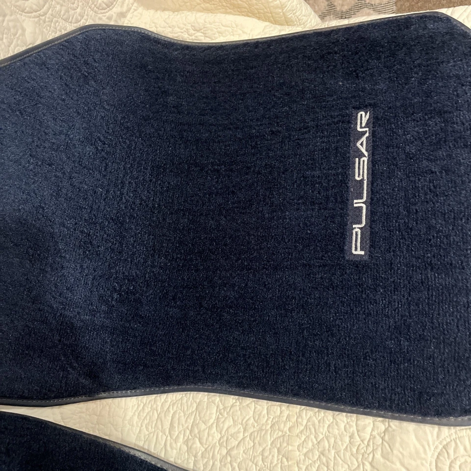 Tapetes de assoalho 1987-90 Nissan Pulsar NX Sportbak NOS CONJUNTO COMPLETO - Imagem 4 de 4