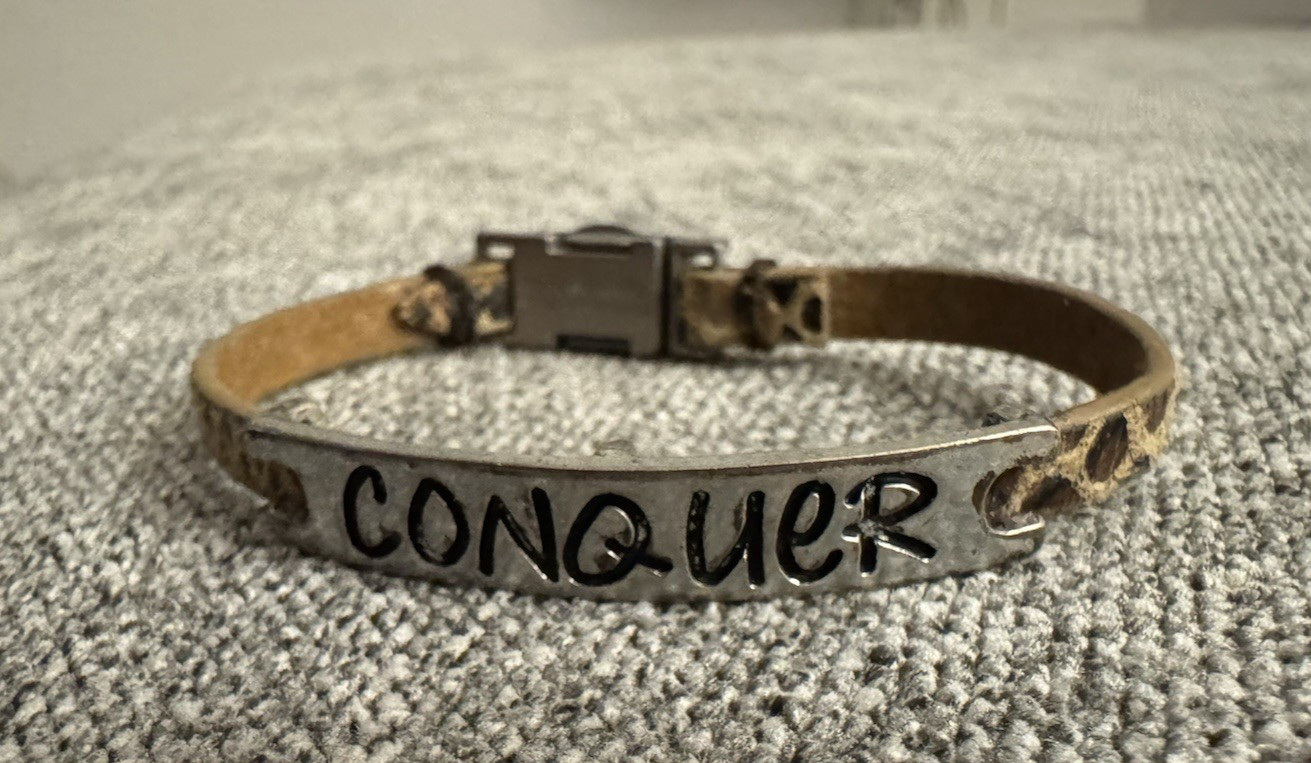 Good Work(s) Make A Difference Conquer Leather  B… - image 1