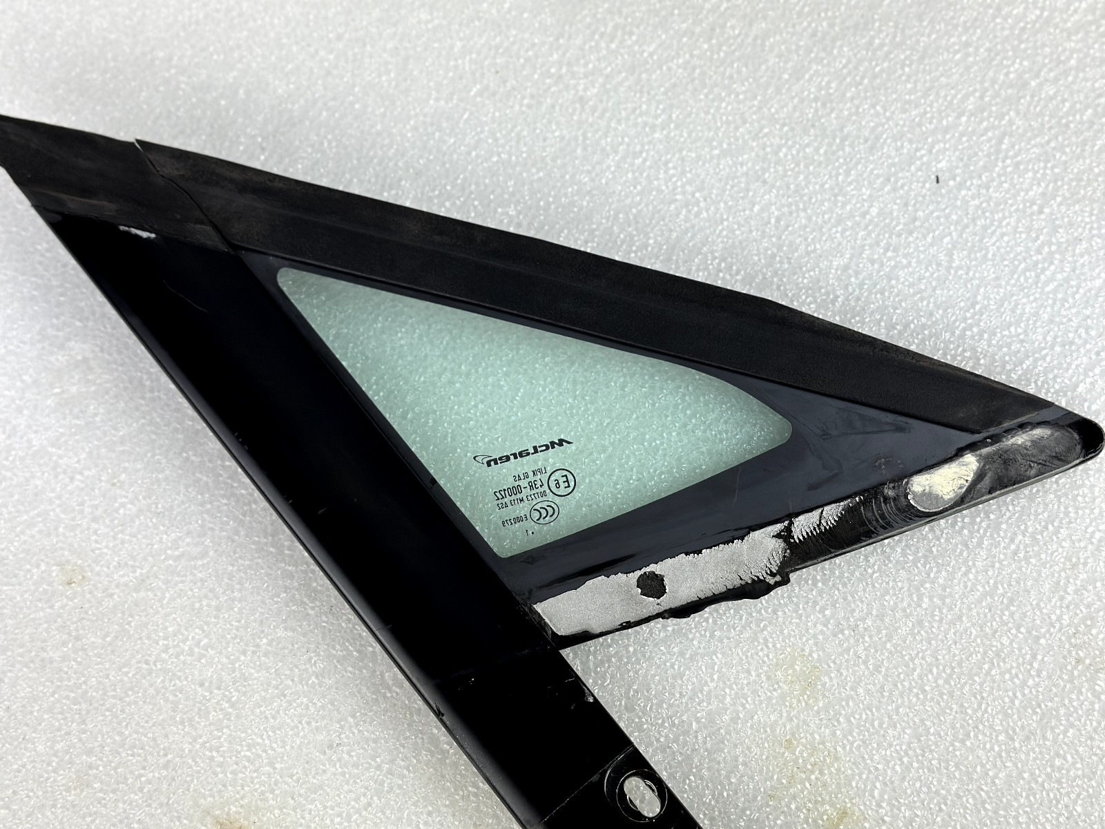MCLAREN MP4-12C DRIVER Left SIDE DOOR WINDOW QUARTER GLASS 43R-000122 OEM