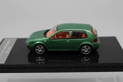 激レアなGolf Variant緑 1/24ミニカー　クリアケース&台座付き VW Volkswagen Golf Variant (Wagon) MkII + Bikes - green - Zoom 1