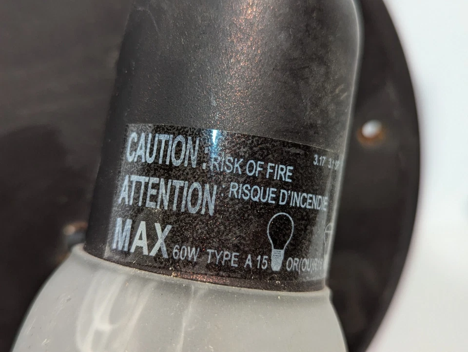 Canarm ICW93-M яшмовая регулируемая яркость тройная головка потолочное/настенное крепление бронза - Изображение 2 из 3