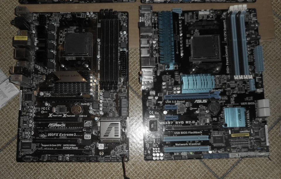 4 sk madri guaste ASUS M5A97 + crosshair VI + Asrock 990fx ext3 + 970 ext4 - Immagine 3 di 3