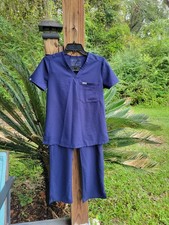FIGS Technical Collection Women s XS Navy Scrub Set V-Neck Top Pants VGC 1
