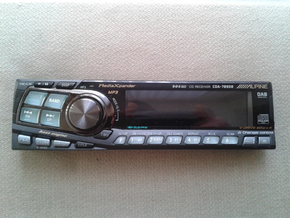 ALPINE CDA-7893R radio,cd/mp3 player,3 preout,out changer,aux,equalizer,mx,time - Immagine 4 di 4