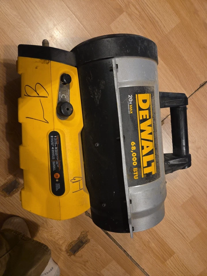 Calentador de propano de aire forzado DeWalt DXH70CFA 68000 BTU 20V inalámbrico Foto 2 de 4