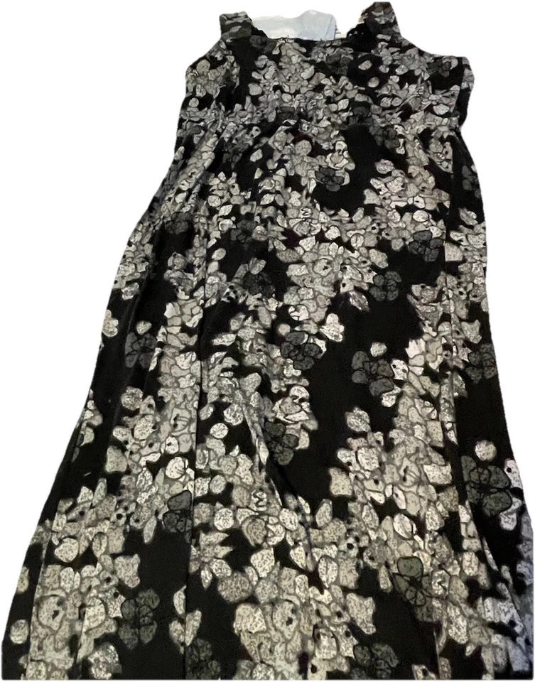Maxi Vestido Floral Negro Gris y Blanco Para Mujer Talla Grande Sin Mangas, Usado Foto 2 de 2