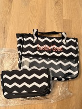NEW!! Thirty One True Beaty Bag ( Black Chevron)