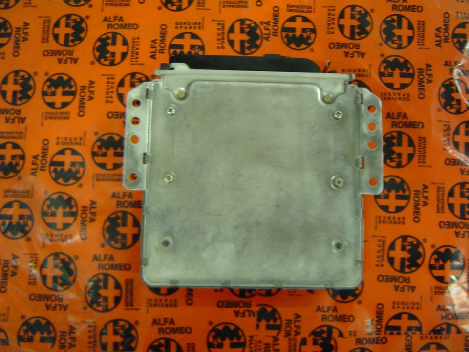 ECU MOTRONIC ALFA ROMEO ALFETTA BOSCH 0261200044 Foto 3 de 3