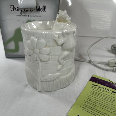 Scentsy Frog in a Well Warmer RARE 2010 Convention Exclusive Box Works