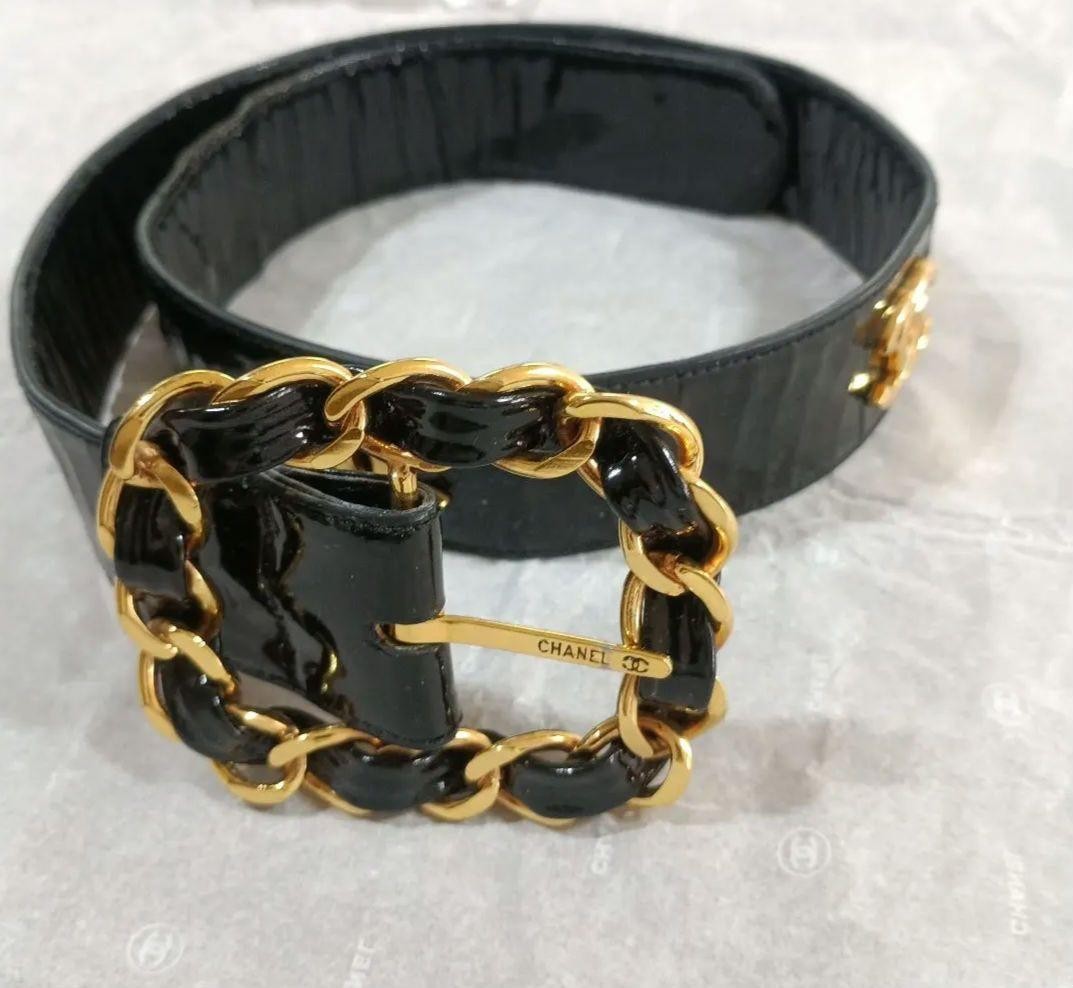 ビンテージCHANELロゴバングルブラック CHANEL Black Enamel Belt Chain Buckle Gold With logo Used From