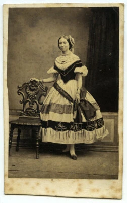 CDV 1860-70 Gilbert Frères (à Rennes ?). Femme élégante. Mode. - Photo 1/2