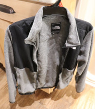 The North Face Girl's Gray / Black Polartec Classic Fleece Jacket Girls Large
