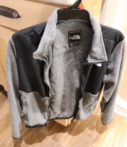 The North Face Girl's Gray / Black Polartec Classic Fleece Jacket Girls Large