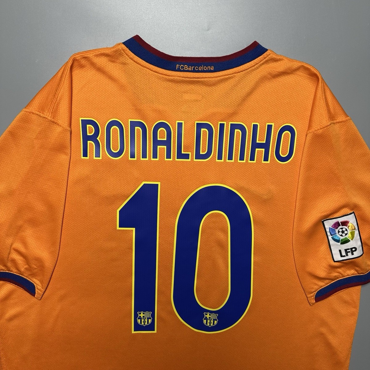 BARCELONA NIKE 2007/2008 FOOTBALL AWAY JERSEY #10 RONALDINHO SIZE