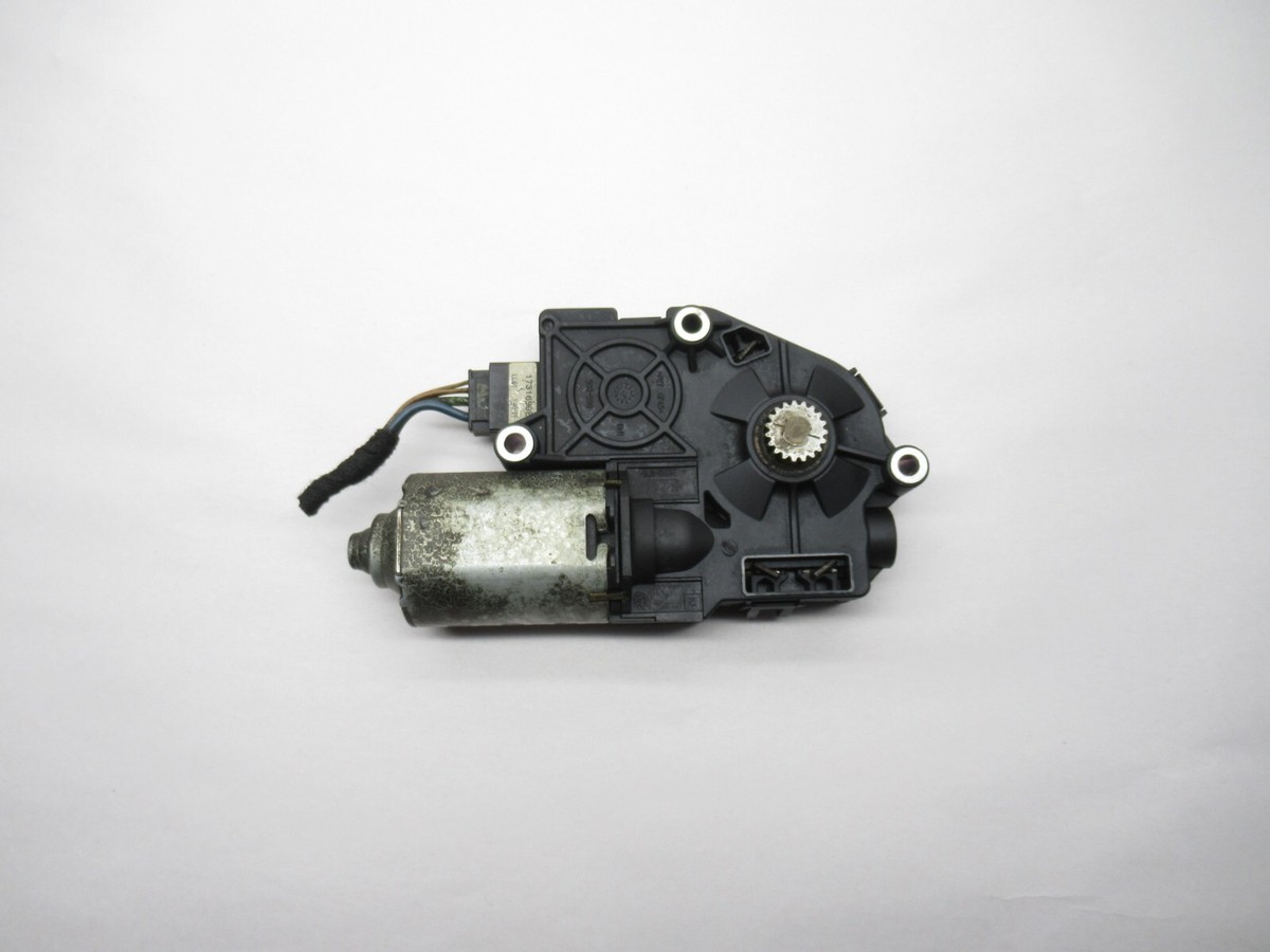 8. Panoramic Sunroof / Moonroof