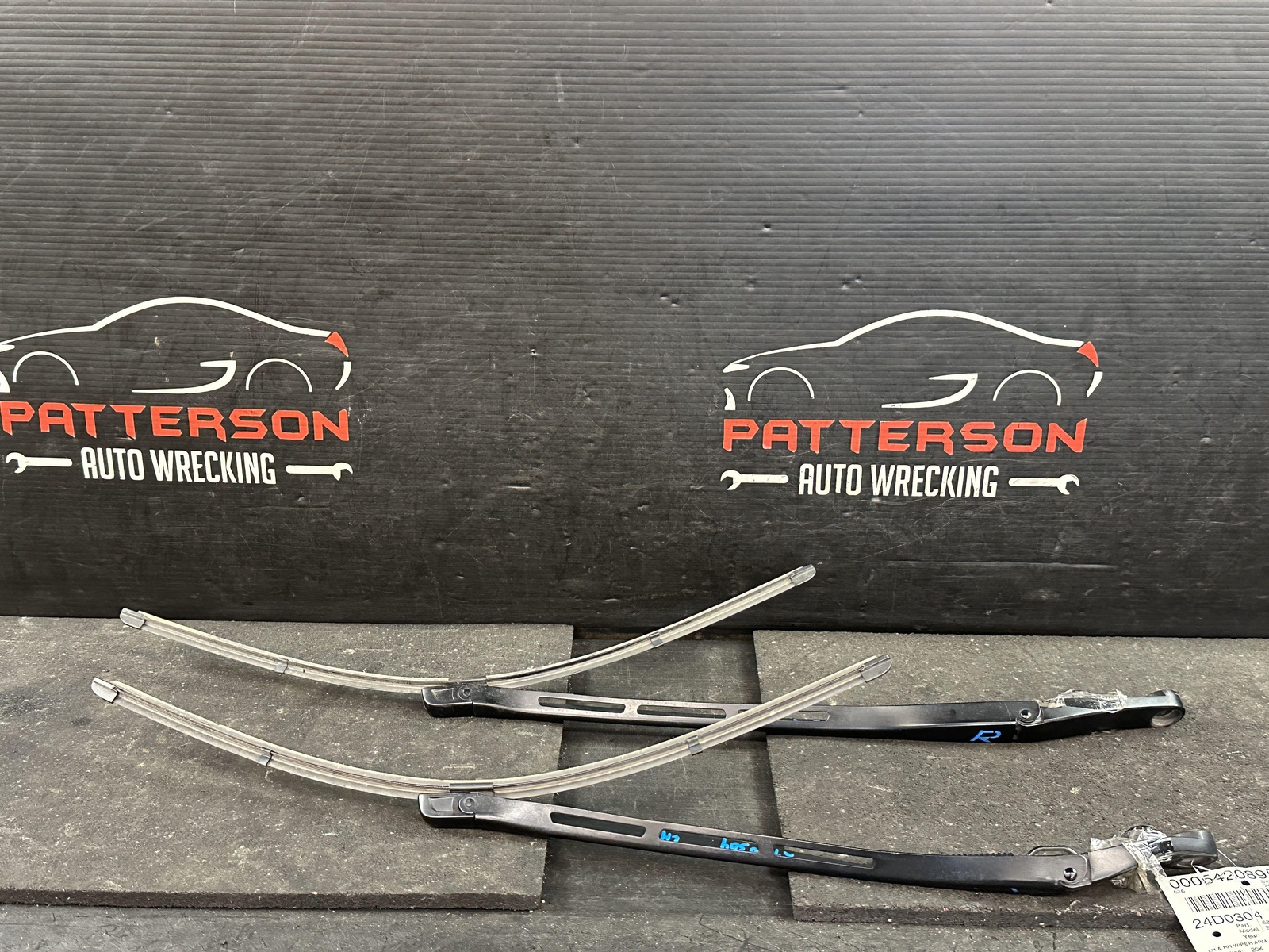 13-18 BENTLEY CONTINENTAL GT FRONT LEFT & RIGHT WIPER ARMS