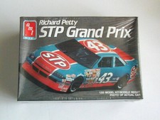 amt STP Grand Prix 1/25 モデルキット AMT ERTL Model Kit Richard Petty STP Grand Prix NASCAR Race