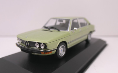 Maxichamps 1:43 - BMW 520 (E12) - hellgrün-metallic - 940023005 - (40)