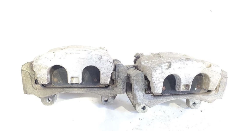 Pontiac G8 2008 2009 OEM par de pinzas de freno delanteras remanufacturadas anteriores Foto 2 de 4