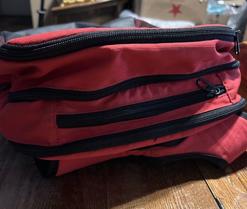 Nike RN # 56323 Red and Black Mesh Large Capacity Pockets Logo Backpack - 第 5/15 張圖片