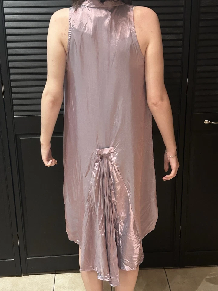 Top vintage (años 80) Contempo Casuals SS Hi-Lo satinado lila con plisado en la parte posterior Foto 4 de 4