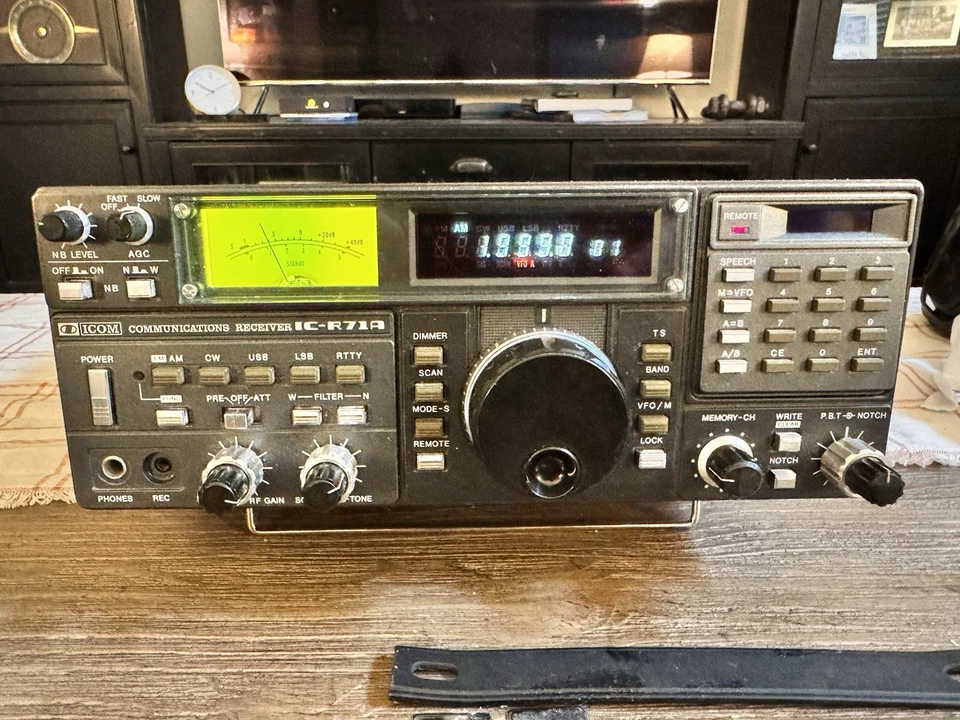 Icom IC-R71A ricevitore onde corte AM SSB CW radio CLASSIC DX MACHINE senza suono vintage - Immagine 4 di 4