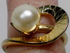 Vintage Faux Pearl Gold Tone Ring Size 4.5