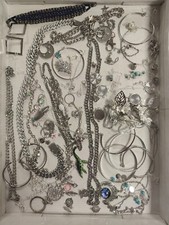 Lot Bijoux 512 Gr ancien divers Jewellery argenté ? Argent ? Acier ? Vintage 20