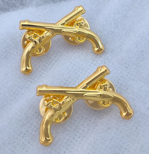 PAIR WW2 US ARMY MILITARY POLICE CROSSED PISTOL LAPEL PIN METAL INSIGNIA BADGE