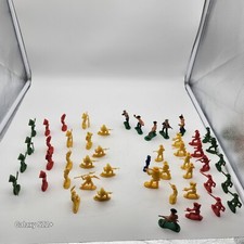 VINTAGE COWBOYS INDIANS FRONTIERSMAN PLASTIC TOY FIGURES 48 PIECES Western