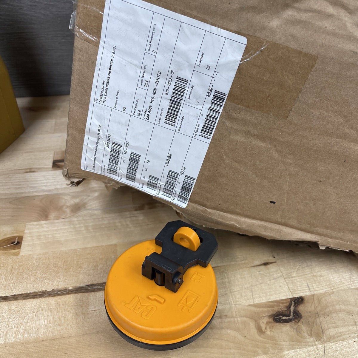 Qty 1 OEM CAT Caterpillar 142-8937 LOCKABLE NON VENT CAP Hydraulic