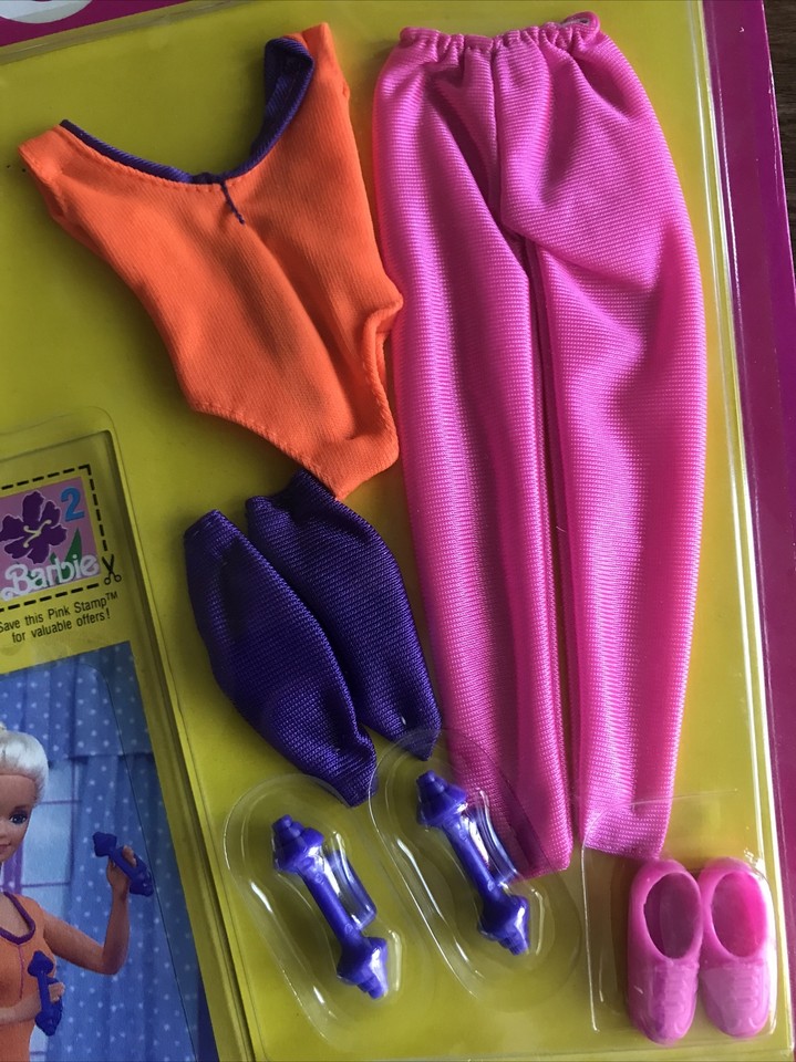 Poupée Barbie Sporting Life 1992 - Neuve Dans Sa Boîte, Tenue De Sport Complète (patins, Sac, Jupe)